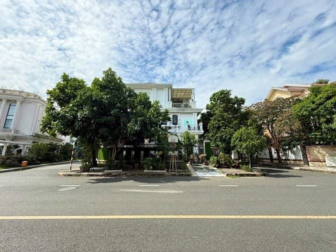 Bán biệt thự đơn lập Nam Thông 2 - Phú Mỹ Hưng 285m² giá 125 tỷ - Cơ hội hiếm có!