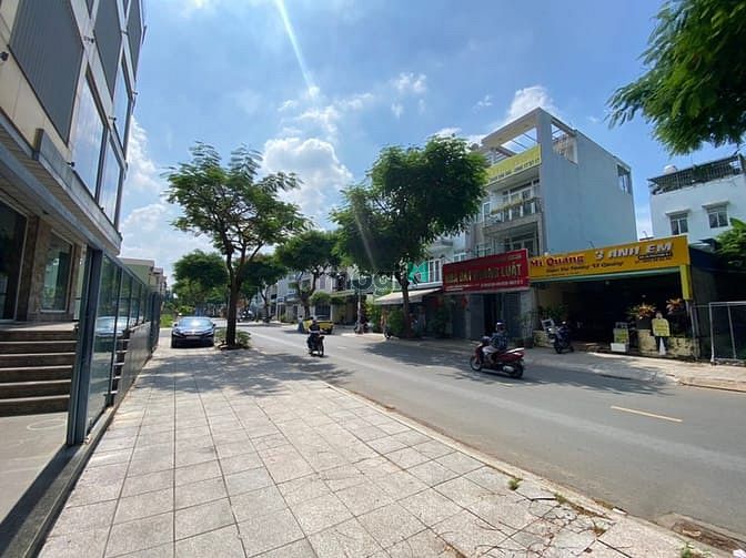 Nhà phố mặt tiền KDC Đông Thủ Thiêm 108m² giá 22 tỷ - Cơ hội vàng!