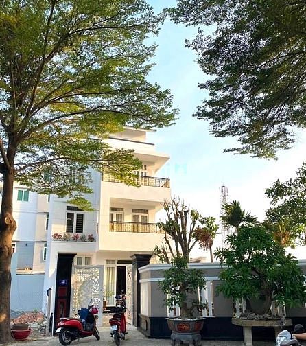 Biệt thự KDC Gia Hoà Quận 9 180m² giá 21 tỷ - Đầu tư hấp dẫn!