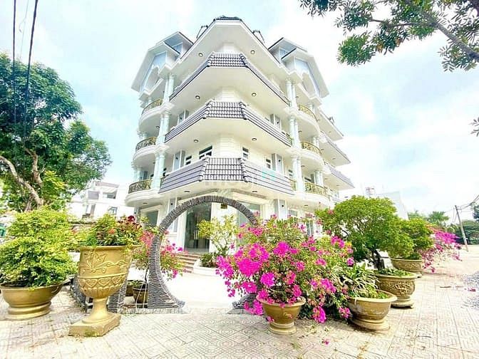 Bán khách sạn góc 2 mặt tiền KDC Vạn Phát, Ninh Kiều, Cần Thơ - 45 tỷ