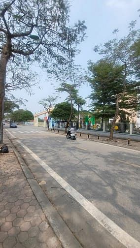 Nhà 40m² Ngay Cổng Trường Tiểu Học – View Cổ Linh, giá 8.4 tỷ