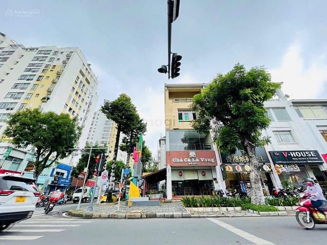 Cho thuê gấp nhà phố kinh doanh Mỹ Toàn 3, Quận 7 - 391m² chỉ 159 triệu/tháng