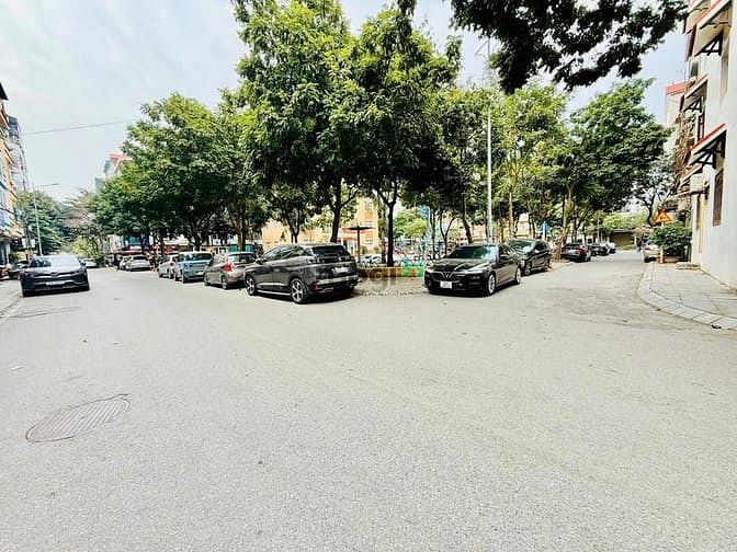 Nhà 2 mặt phố Ngọc Khánh 106m² giá 69.96 tỷ - Đầu tư sinh lời ngay!