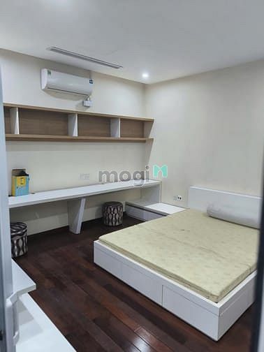 Căn hộ Royal City Thanh Xuân 131m² giá 28 triệu - Nội thất đầy đủ, ô tô