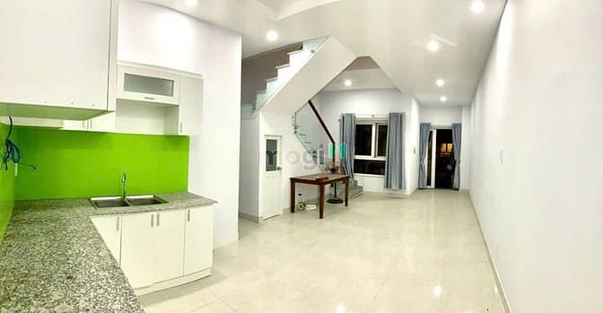 Nhà 1 trệt 2 lầu 4PN 4WC cho thuê 11.9 triệu tại Phú Hữu - Khu an ninh