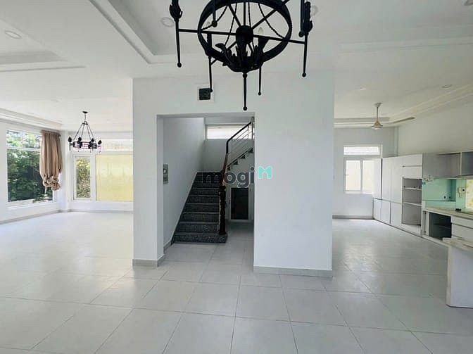 Bán Biệt Thự Tấn Trường Phú Thuận 720m² giá 28 tỷ - Nhà đẹp, nội thất cao cấp!