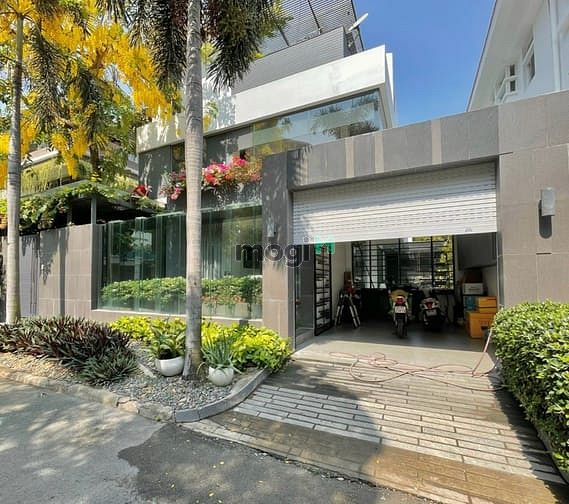 Cho thuê biệt thự Phú Mỹ Hưng 500m² giá 125 triệu - Hồ bơi sang trọng!