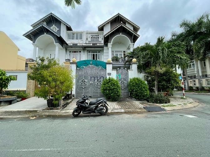 Biệt thự song lập góc 229m² giá 38 tỷ - Vị trí đắc địa Phú Mỹ Hưng