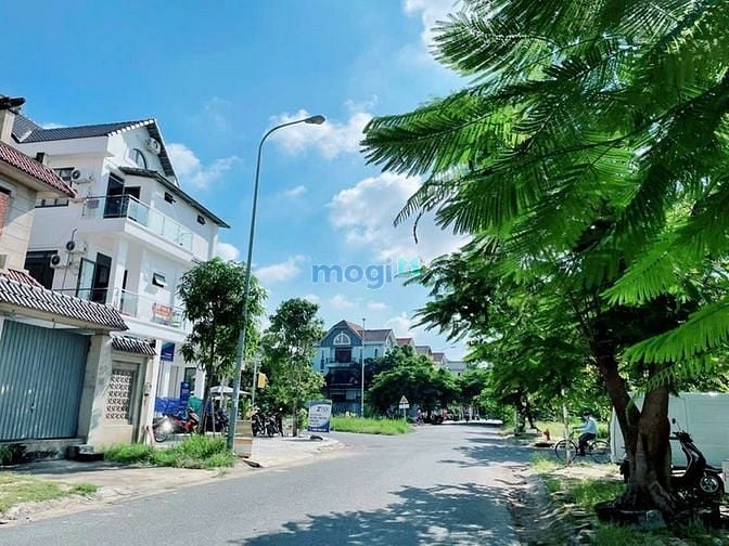 Townhouse 132m² giá 11.8 tỷ Quận 9 - Cơ hội đầu tư hấp dẫn!