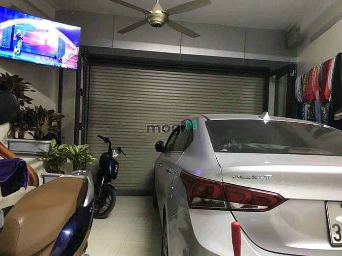 Nhà Thạch Bàn 33m² giá 4.3 tỷ - Ô tô vào nhà thuận tiện!