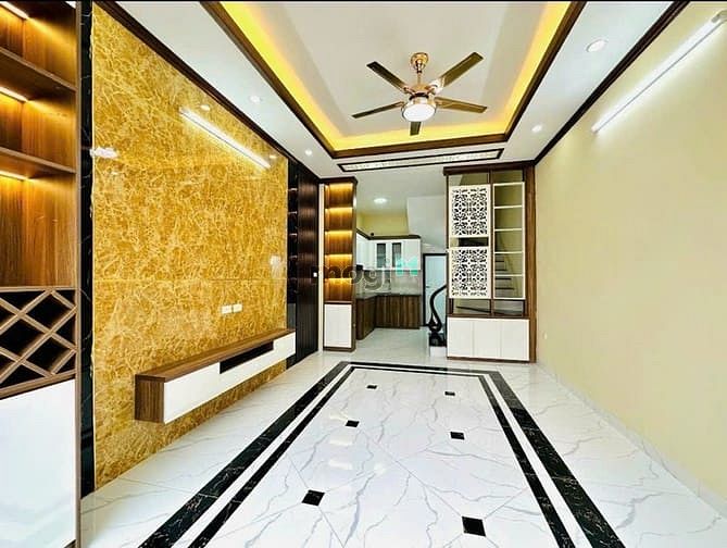 Nhà Thạch Bàn 36m² giá 4.6 tỷ - Ô TÔ Vào Nhà, Gần Aeon!