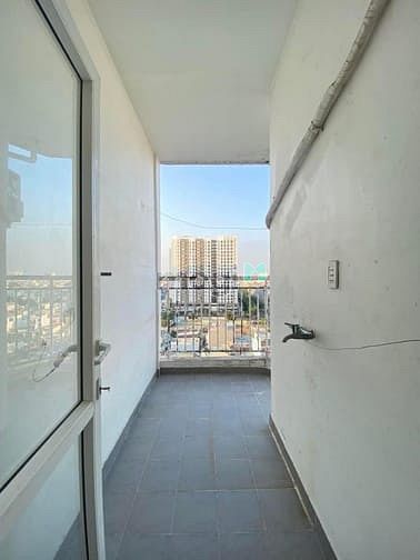 Chung cư 312 Lạc Long Quân 70m² giá 8 triệu - Căn góc mát mẻ