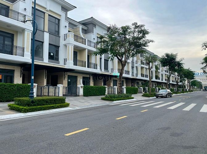 Cho thuê biệt thự thô Verosa Park 200m² giá 15 triệu - Cơ hội hiếm có!