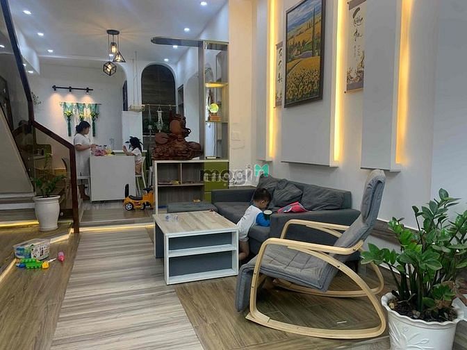 Nhà 1 trệt 4 lầu 4PN giá 4.95 tỷ tại Lái Thiêu - Cơ hội hiếm có!