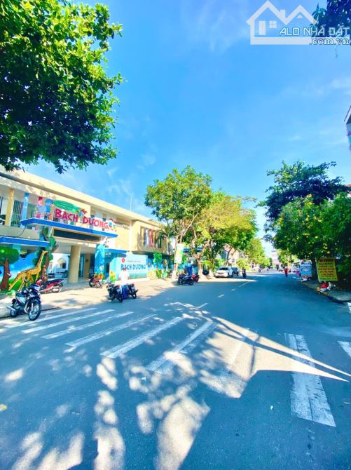 Nhà 3 tầng đường Dương Thị Xuân Quý 100m² giá 9.3 tỷ - Đầu tư sinh lời ngay!