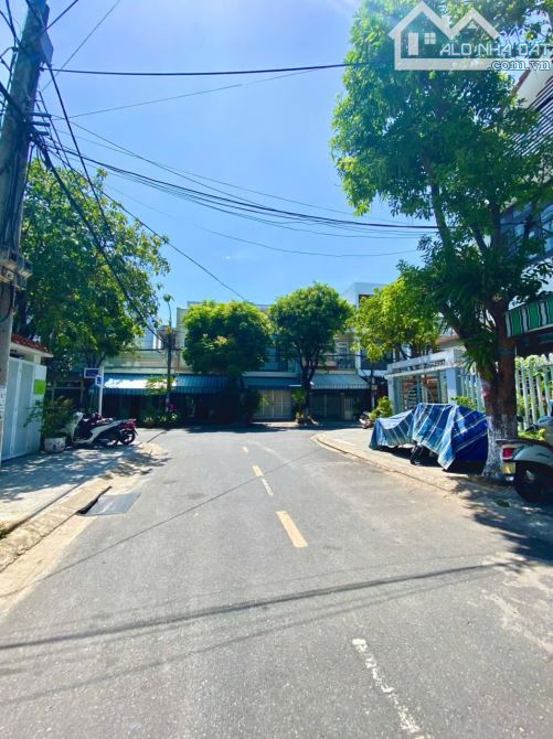 Bán gấp nhà đẹp 3 tầng trung tâm Hòa Cường Bắc - Full nội thất - Giá tốt