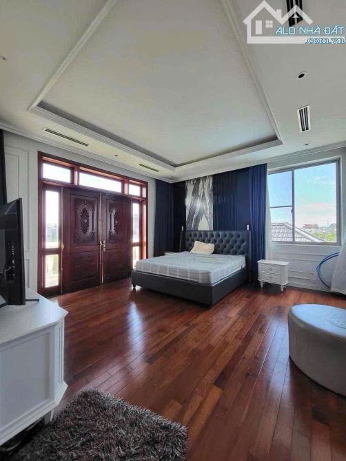 Bán gấp nhà 5 tầng thang máy đường Lý Triện, 9.5 tỷ - Cơ hội đầu tư sinh lời!