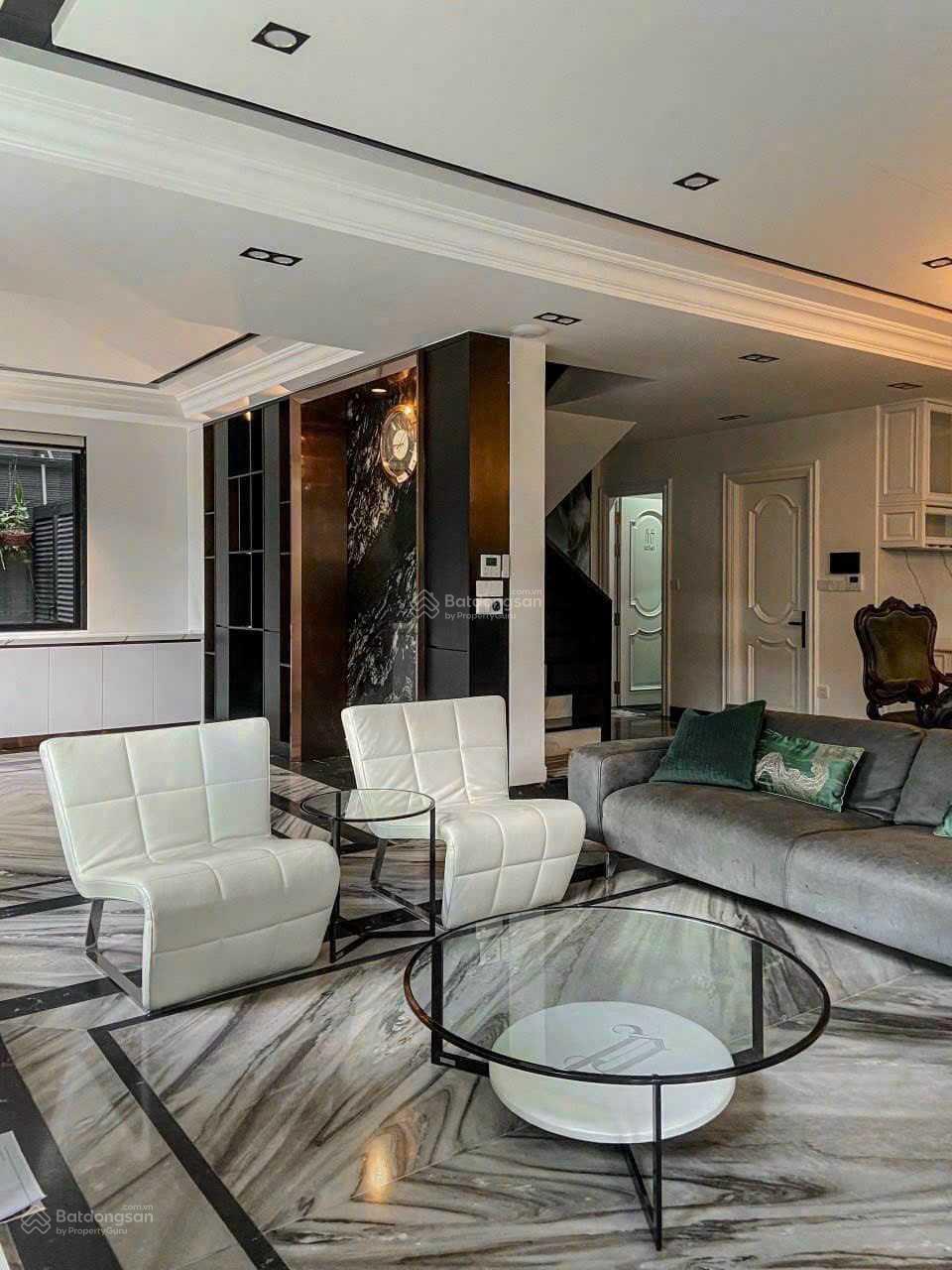 Bán biệt thự mặt tiền đường Nguyễn Bính 267m² - Hầm + Thang máy hướng Tây