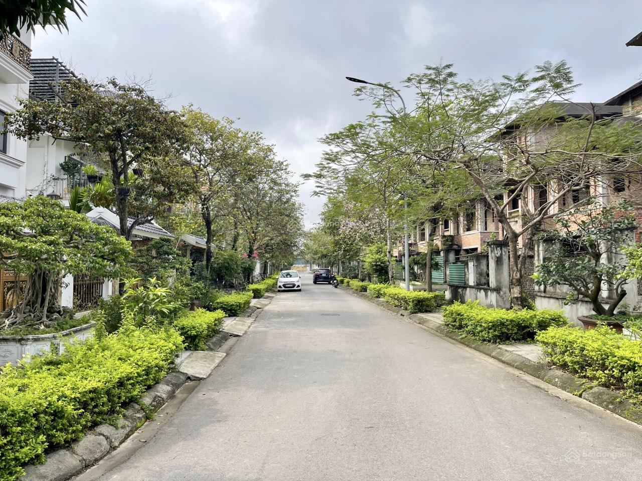 Townhouse góc tại khu đô thị Hoa Phượng 302m² giá 113 triệu - Cơ hội hiếm có!