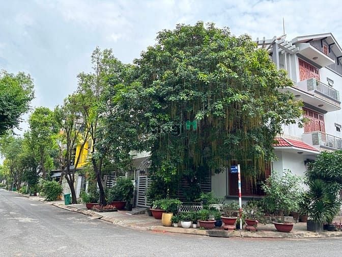 Cần Bán Biệt Thự Lô Góc 2 Mặt Tiền 132m² giá 29.5 tỷ - Sống Sang Trọng Tại Quận 7!