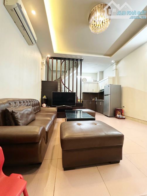 Cho thuê nhà nguyên căn Ngô Gia Tự 32m² giá 9 triệu - Tiện ích đầy đủ!