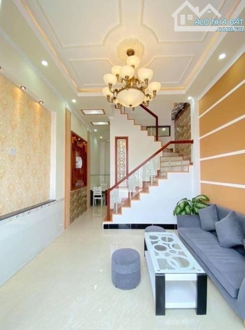 Nhà Hẻm Đ.Lạc Long Quân 51m² giá 2.25 tỷ - Gần chợ Tân Bình, Tiện ích đầy đủ!