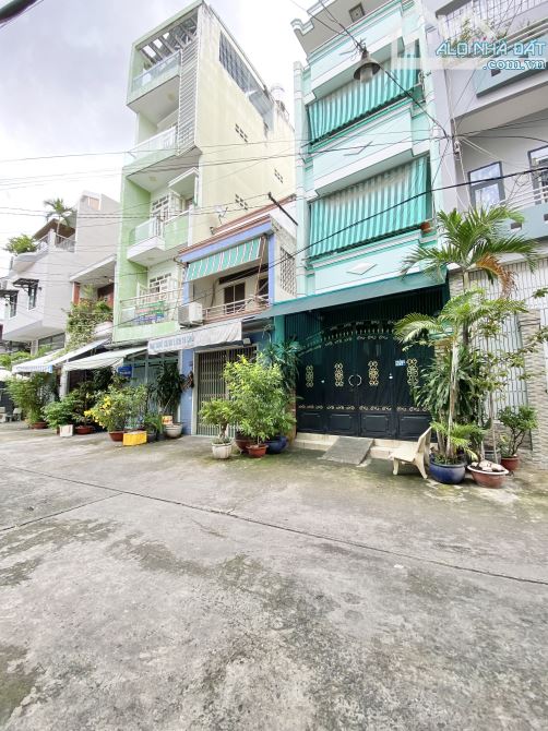 Nhà hẻm 8m thông, gần Lê Đại Hành quận 11, 44m² giá 8.2 tỷ - Cơ hội đầu tư lý tưởng!