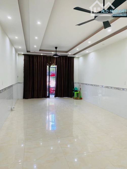Bán nhà 3 tầng đường Mẹ Thứ, Hòa Xuân 125m² giá 6.3 tỷ - Sẵn sàng vào ở!