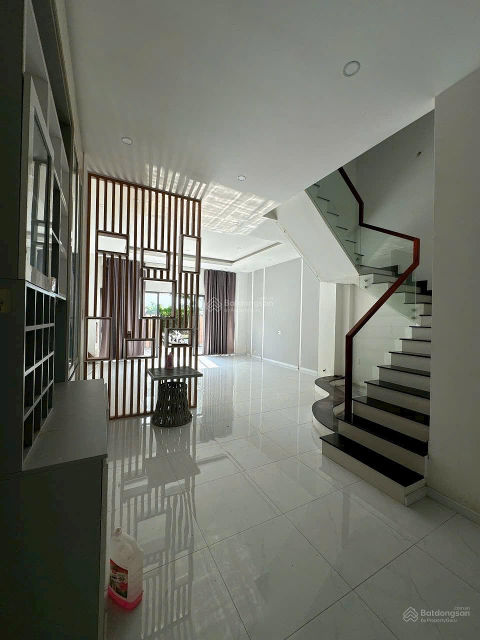 Cho thuê nhà 1 trệt 2 lầu KĐT Hưng Phú - 120m² chỉ 11 triệu/tháng