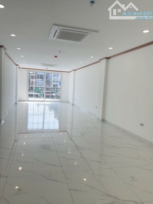 Bán toà văn phòng mặt phố Nguyễn Xiển 96m² x 8T thang máy - 69 tỷ - 2 mặt tiền