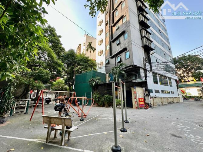 Bán nhà mặt phố Khuất Duy Tiến, quận Thanh Xuân, DT 130m², giá 102 tỷ - Cơ hội đầu tư hấp dẫn!