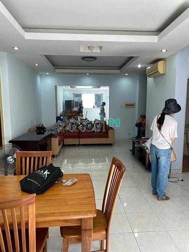 Căn hộ Central Garden 80m² giá 12 triệu - View thoáng mát, gần chợ Nga!