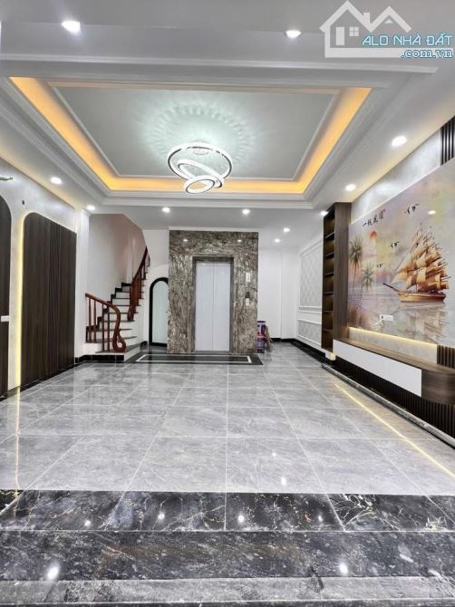 Nhà 6 tầng thang máy Khương Đình 34m² giá 8,9 tỷ - Sổ đỏ chính chủ!