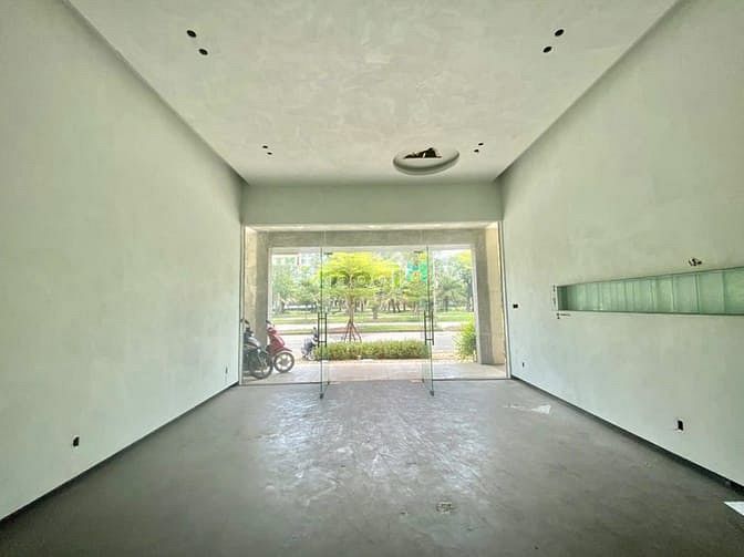 Cho thuê nhà phố 108m² giá 36 triệu - Mặt tiền Nguyễn Văn Linh