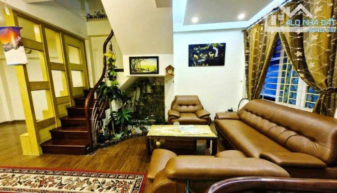 Nhà đẹp Giang Văn Minh, Ba Đình 40m² giá 9.5 tỷ - An sinh cực tốt!