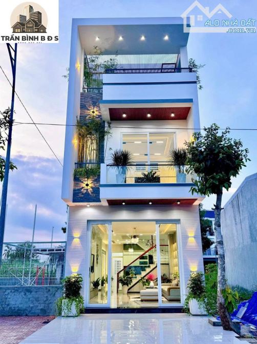 Bán Gấp Nhà 3 Tầng Thủ Dầu Một 120m² giá 2.95 tỷ - Đầy đủ nội thất, an cư lý tưởng!
