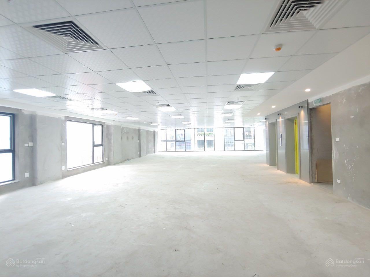 Cho thuê văn phòng Geleximco Building 200m² giá 30 triệu - Cơ hội tốt tại Đống Đa!