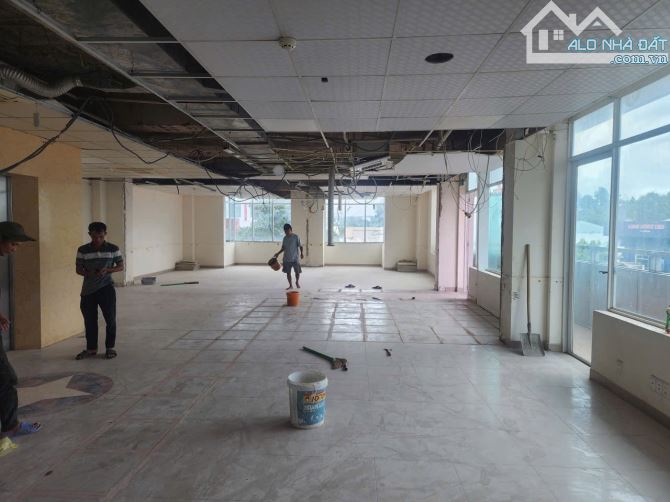 Cho thuê tòa nhà 9 tầng Đường Cộng Hòa 2254m² giá 600 triệu - Cơ hội vàng!