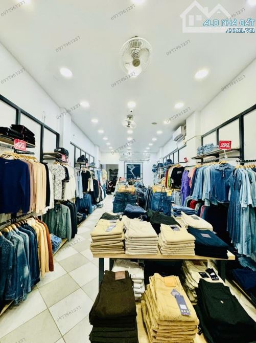 Bán nhà mặt phố Lạc Long Quân 71m² giá 38.8 tỷ - Kinh doanh đỉnh cao!