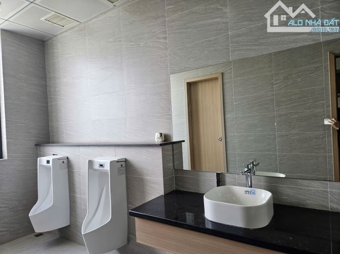 Văn phòng hạng A 330m² Nguyễn Văn Linh giá 129.69 triệu - Cơ hội hiếm có!