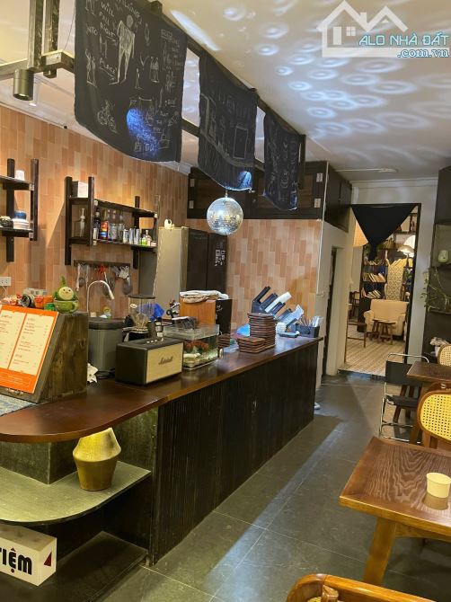 Cho thuê mặt bằng kinh doanh 90m² Trần Quốc Hoàn - Cơ hội hiếm