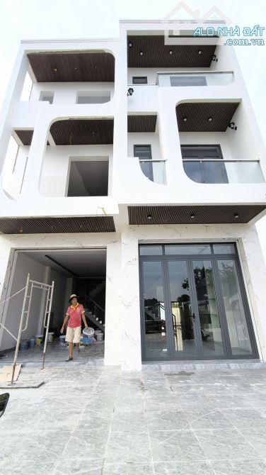 Nhà phố mới 120m² tại Thủ Dầu Một giá 2.95 tỷ - Đường nhựa 8m gần KDL Đại Nam