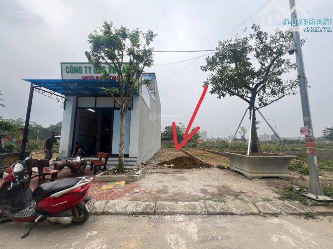 Lô đất góc 100m² full thổ cư tại Sơn Tây giá 2.3 tỷ - Cơ hội vàng đầu tư!