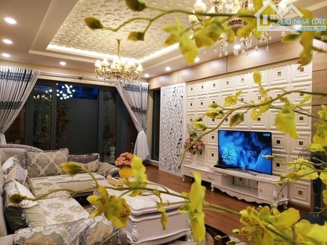 Biệt thự 3 tầng 220m² giá 18 tỷ - Không gian sống lý tưởng tại Hải Châu!