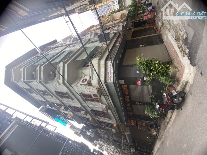 Nhà nguyên căn lô góc Trần Quốc Hoàn 50m² giá 22 triệu - Cơ hội hiếm có!