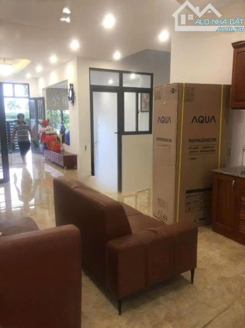 Biệt thự cho thuê 320m² giá 14.5 triệu - Khu yên tĩnh Thủ Đức