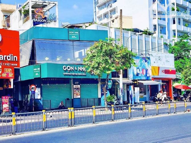 Nhà Góc 2 Mặt Tiền 400m² giá 150 triệu - Kinh doanh đắc địa Quận 1