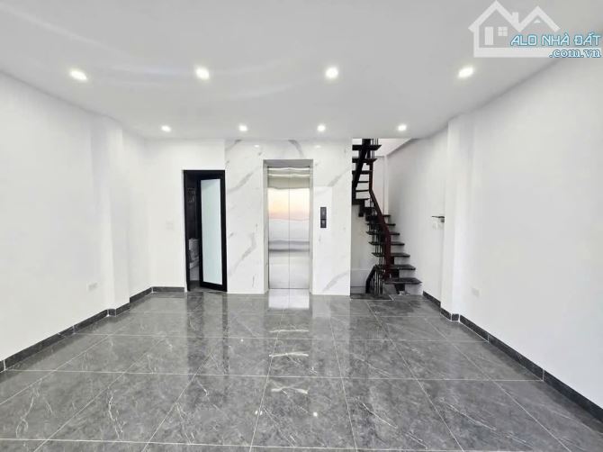 Nhà Hoàng Hoa Thám 45m² giá 10.5 tỷ - Cơ hội hiếm có!