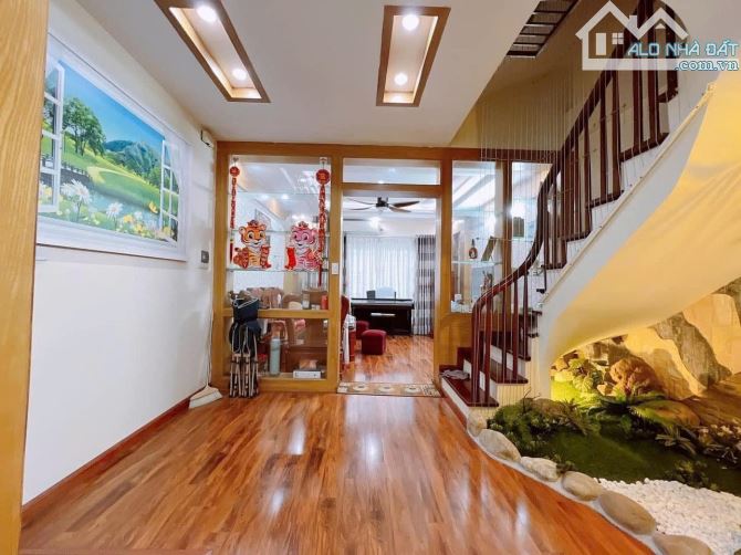 Nhà cho thuê 46m² phố Nguyễn Quý Đức giá chỉ 13 triệu - Ô tô đỗ cửa 24/24!