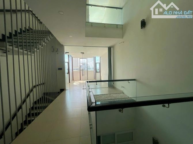 Nhà mặt tiền 6 tầng Đà Nẵng 75m² giá 8.9 tỷ - Cơ hội đầu tư tuyệt vời!